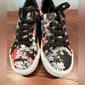 Restricted Women’s Lace Up Black and Floral Print Sneakers, sz 9 New in Box